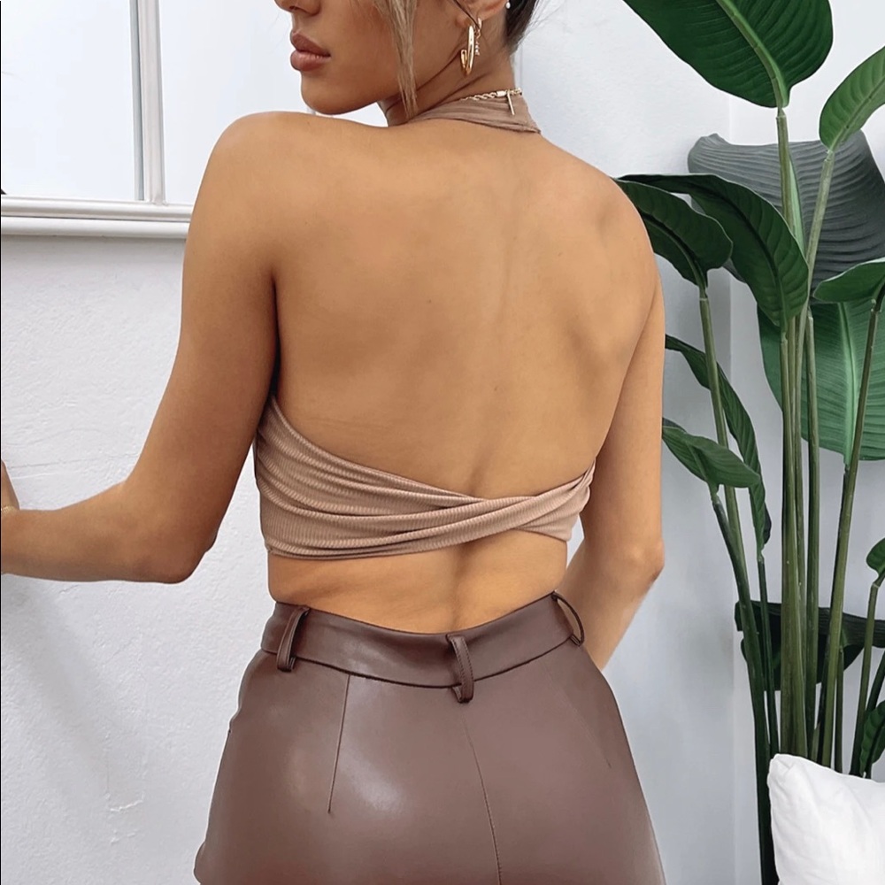 ✨SALE✨ White Fox Crop Top